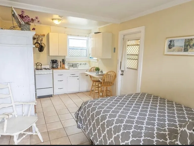 417 1/2 Gravilla St — Photo 5
