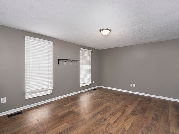 3rd image of 3476 Meadowlark Dr