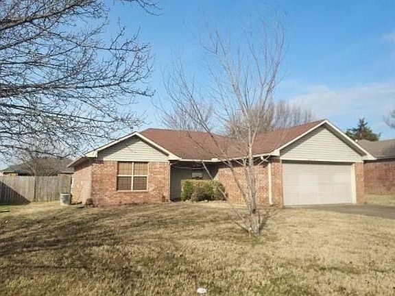 3rd image of 2215 Cedar Oaks Dr