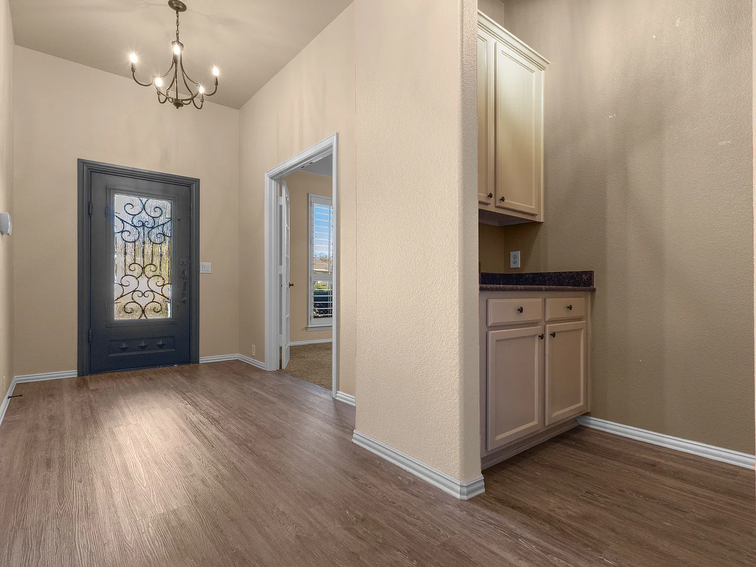 1214 Inglewood Dr — Photo 3