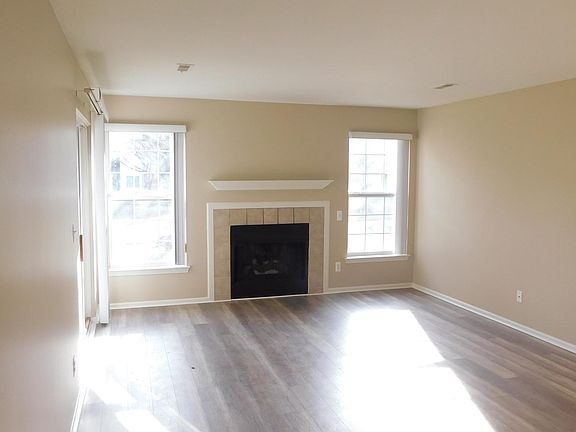 5th image of 4279 Berkshire Dr