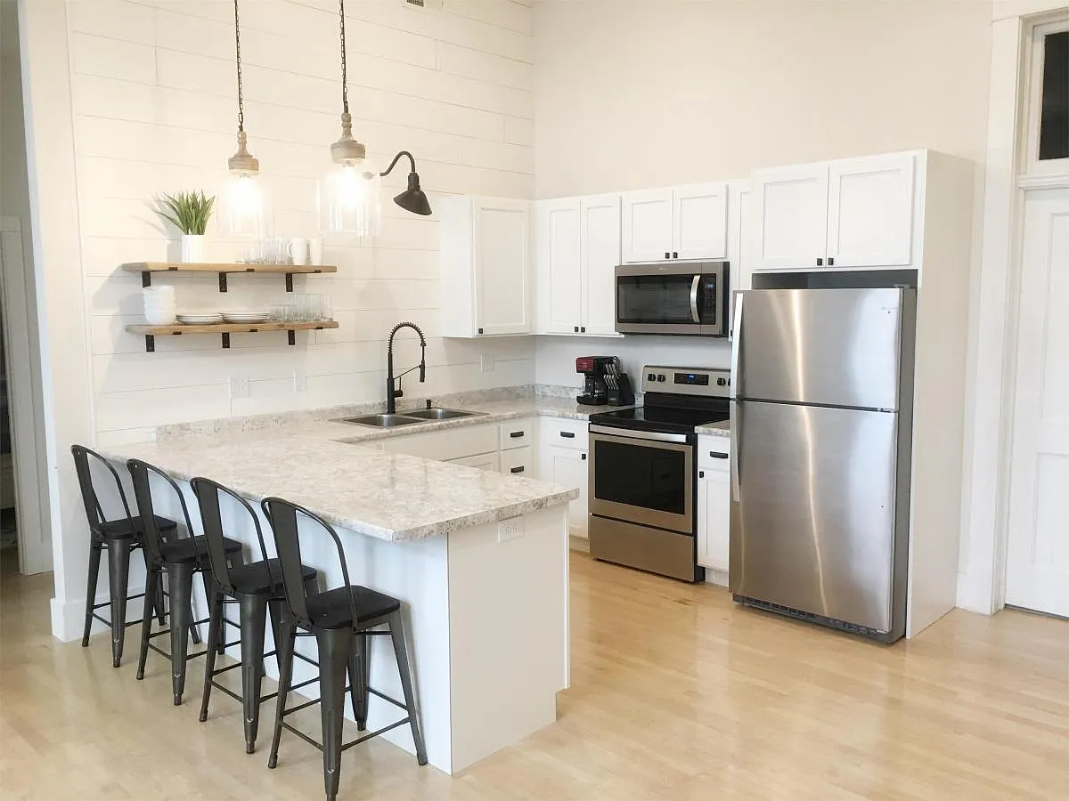 Building Photo - 801 N Lincoln Dr #201