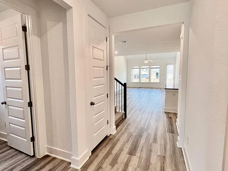 120 Green Knoll Ln — Photo 6