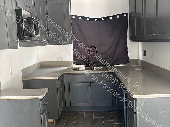 5th image of 118-120 E Century Blvd #118-1/5