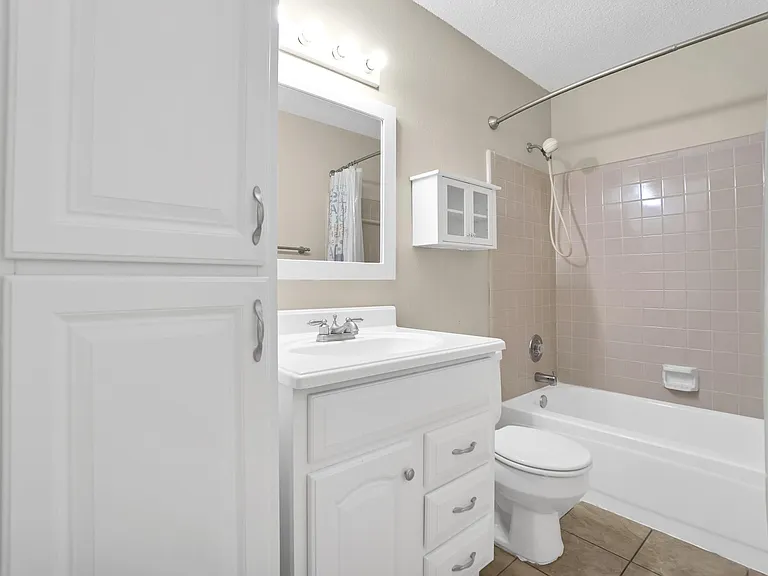 232 Brittany Dr — Photo 17