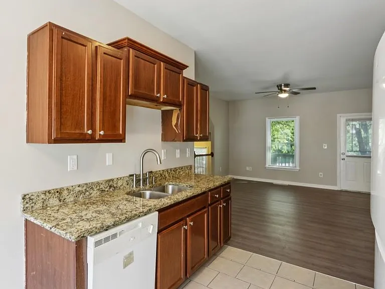 739 Prince Pl NW — Photo 17