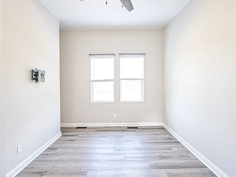 2823 Ashland Ave — Photo 18