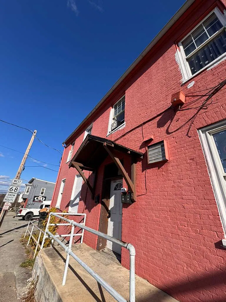 2 bed, 800 sqft, $995 — Photo 2
