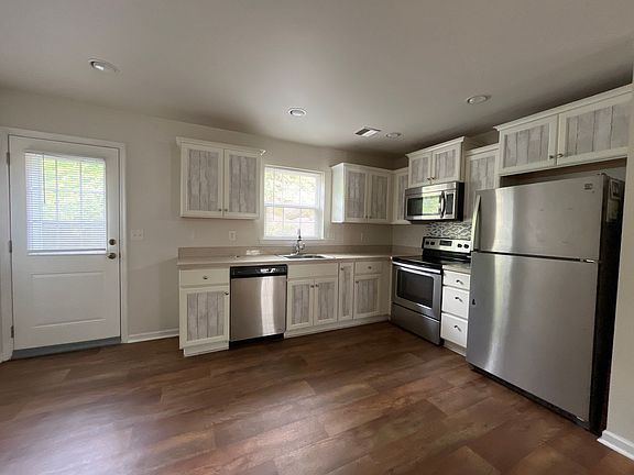 4th image of 336 Central Park Ave