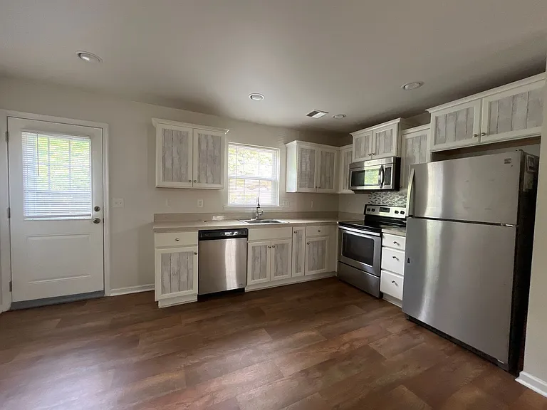 336 Central Park Ave — Photo 4