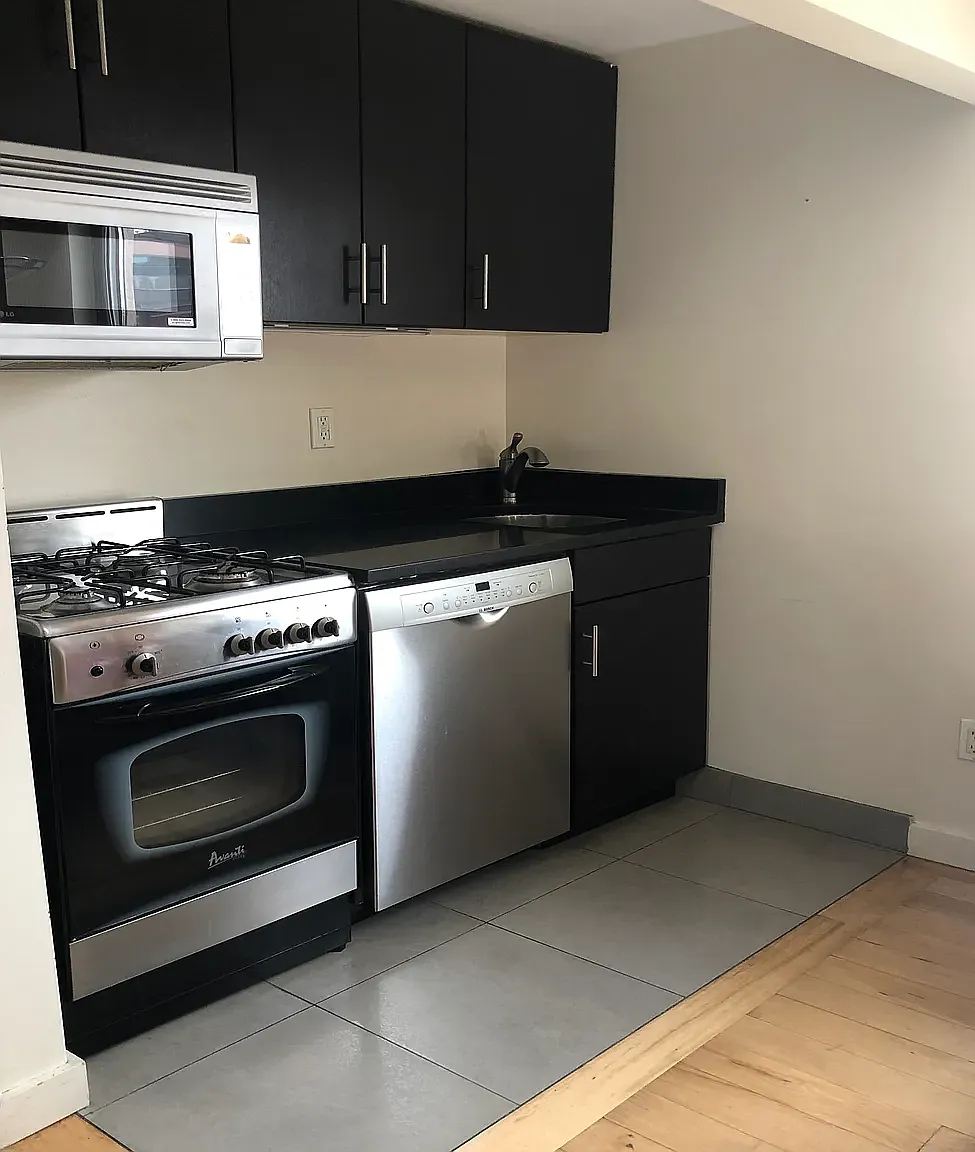 1810 3rd Avenue — Photo 2