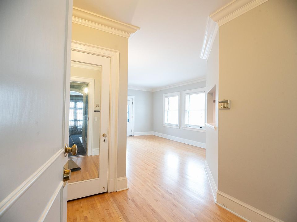 1st image of 2219 Pillsbury Ave S APT 3