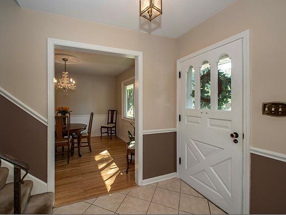 3rd image of 3035 Oakridge Dr