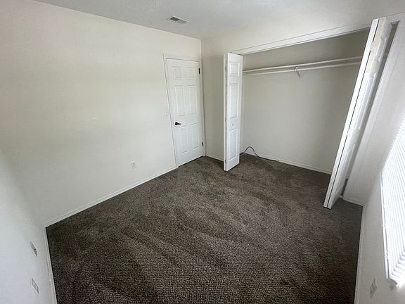4th image of 28-37 Ironwood Ct #30