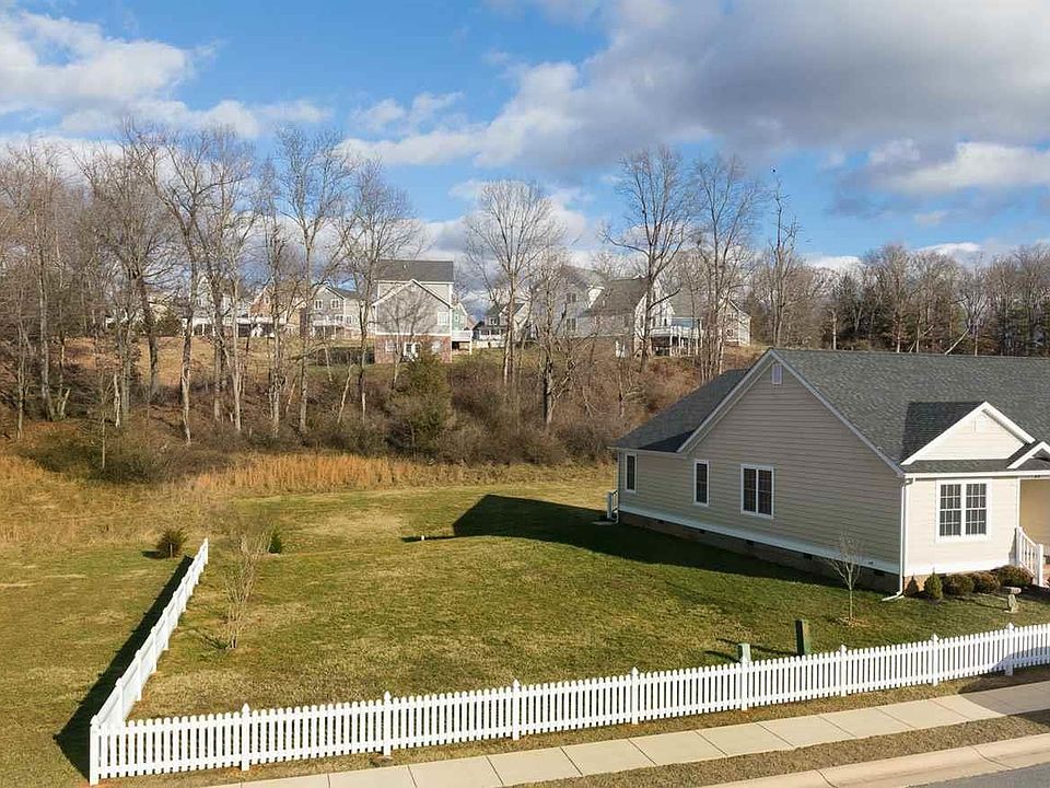 2nd image of 115 Midvale Xing