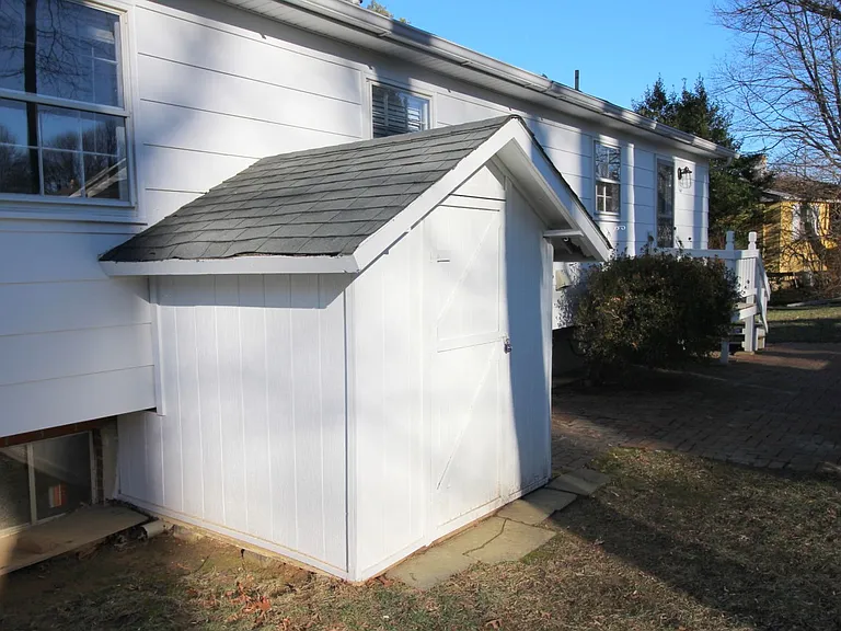 316 Patrick St SW — Photo 28