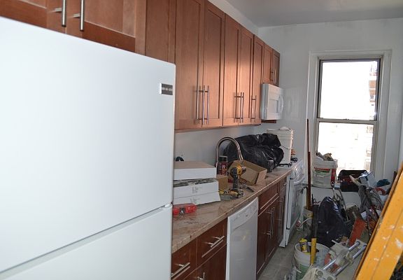 5th image of 868 E 7th St APT 6E