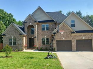 1840 Waterbury Ct, Hickory, NC 28602