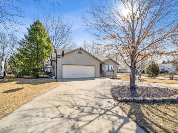 102 Wacker Dr, Glencoe, MN 55336