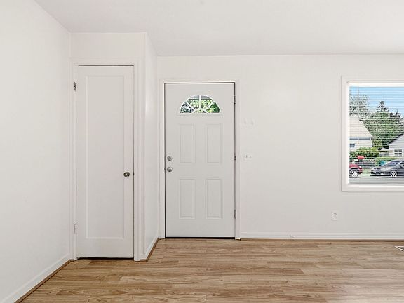 3rd image of 6044 SE Henderson St Unit A