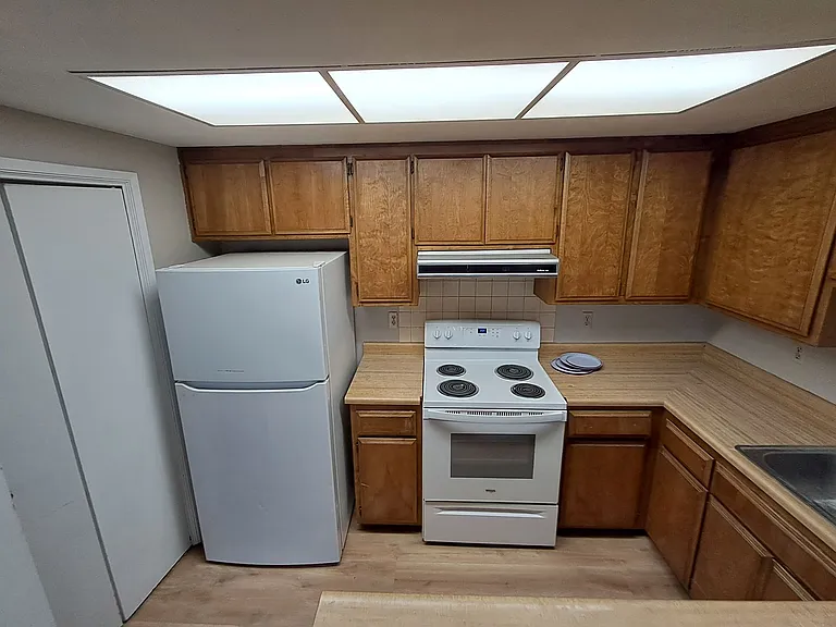502 Hyacinth Ct #B — Photo 11