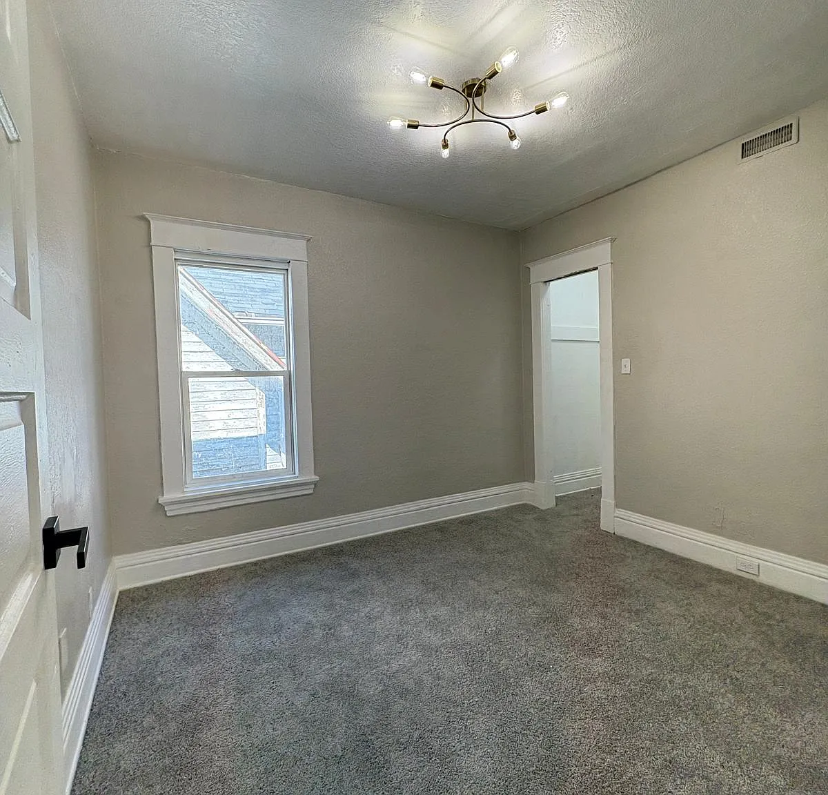 3 bed, 1100 sqft, $875 — Photo 2
