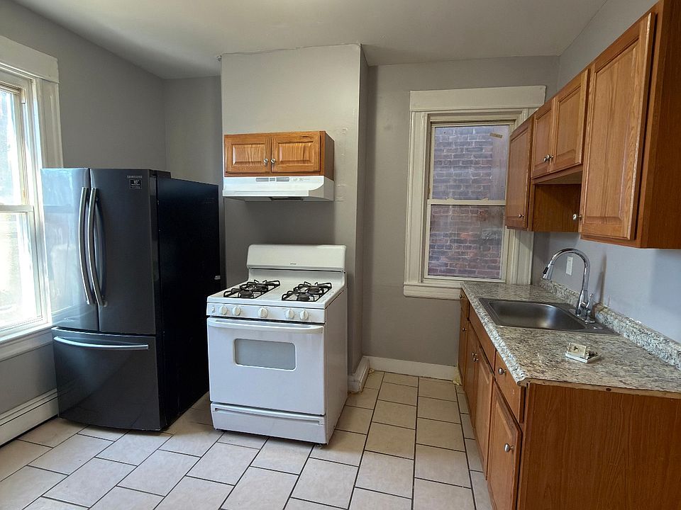 1st image of 157 Bidwell Ave APT 2