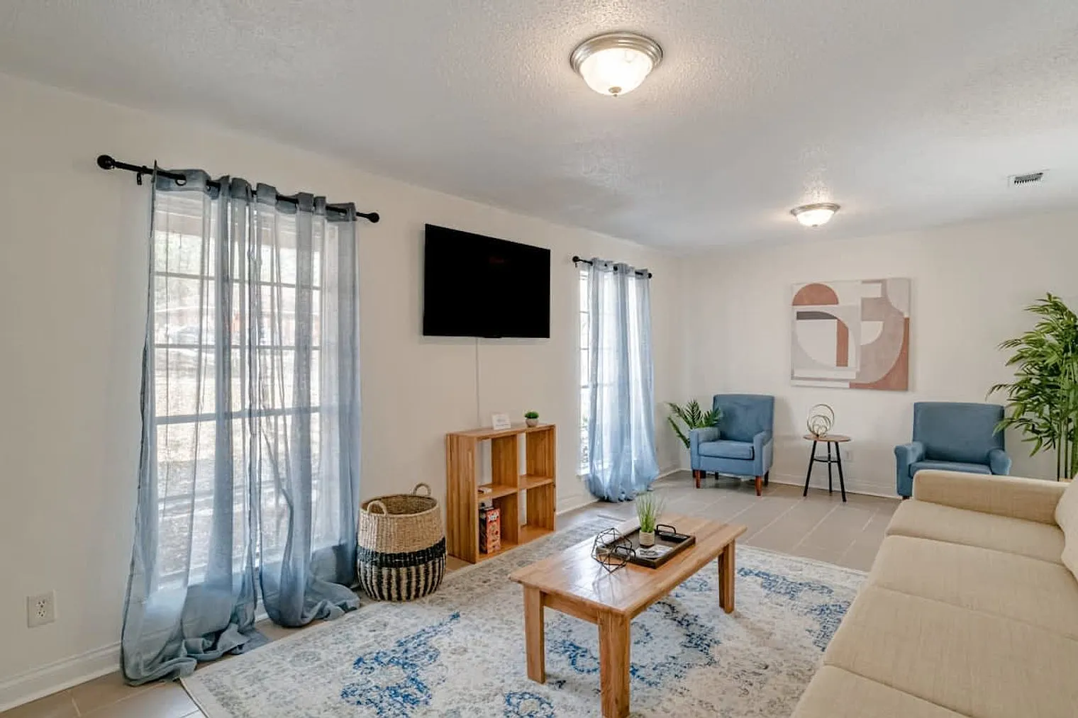 3 bed, 2.0 bath, 1496 sqft, $2,911 — Photo 3