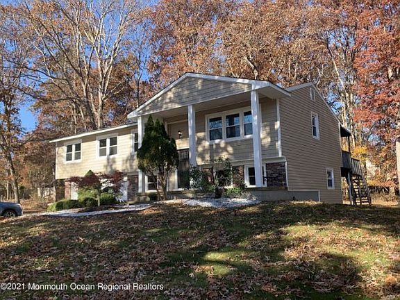 2nd image of 16 Camelot Ct