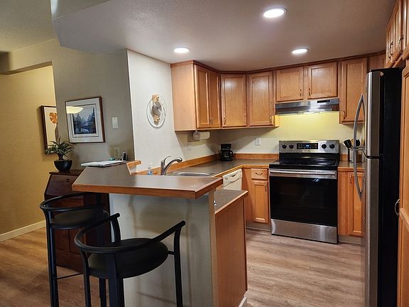 5th image of 1280 Bellevue Way NE APT 7