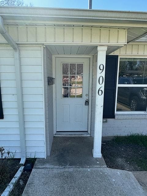 1st image of 906 Lister Dr