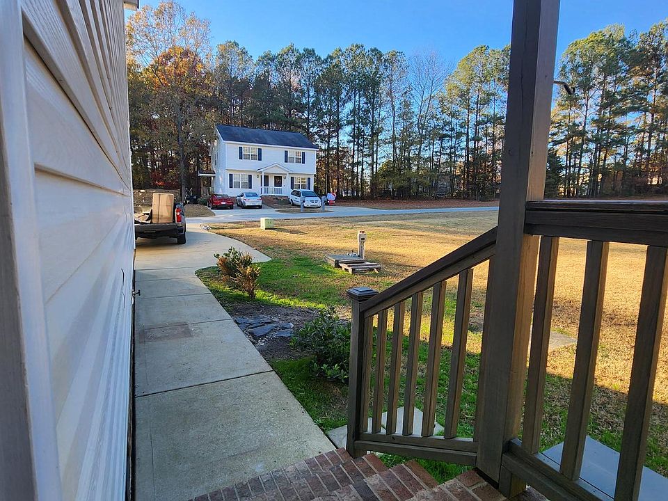 covered entryway for kitchen door to side yard