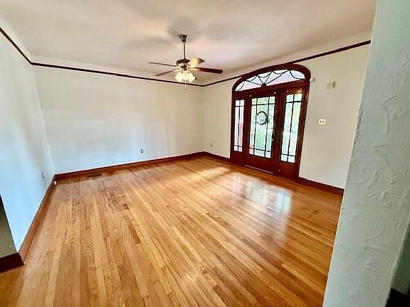 3rd image of 8141 Freret St