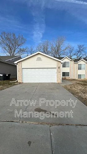 338 W Irving St Photo 1