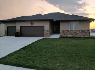 1213 Autumn Rd, Hickman, NE 68372