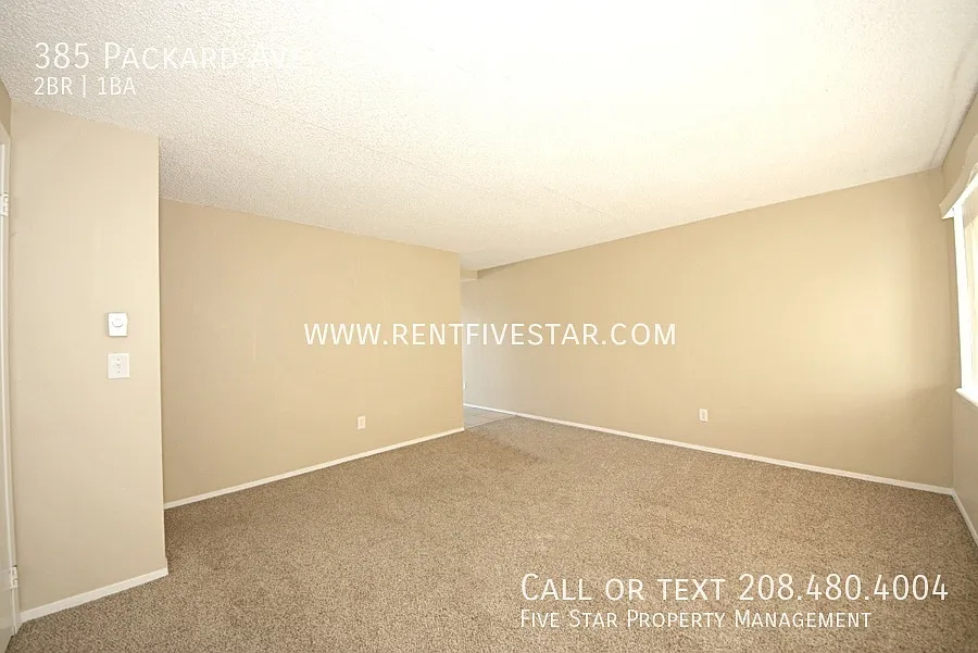 Comfortable Upstairs 2 Bedroom Apartment with Private Deck! — Photo 3