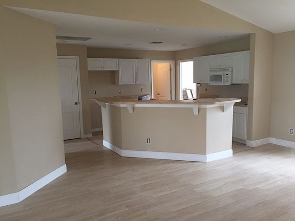 4th image of 2410 Santa Barbara Blvd N