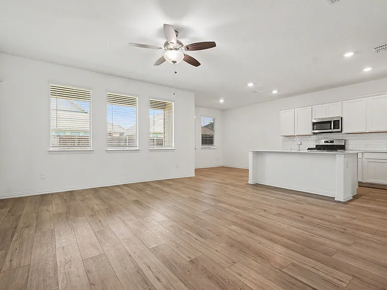 1118 Mahogany Ln — Photo 8