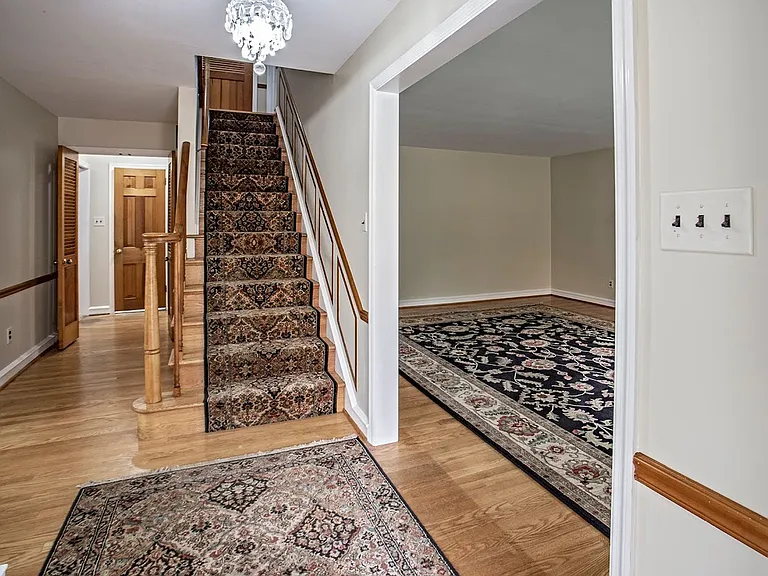 705 Ashford Rd — Photo 32