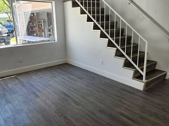4th image of 1119 W Broadway St