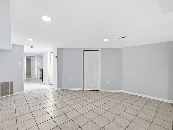 3rd image of 126 Thomas St NW APT B