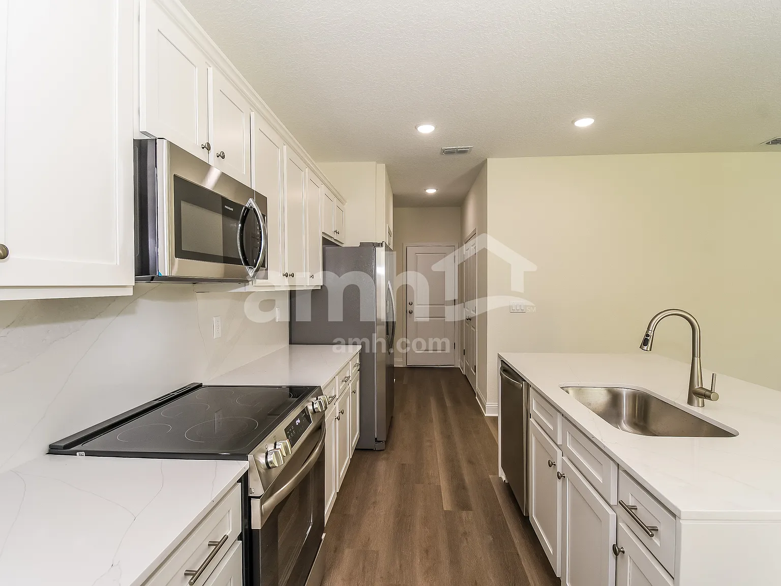 5 bed, 2.5 bath, 2043 sqft, $2,575 — Photo 4