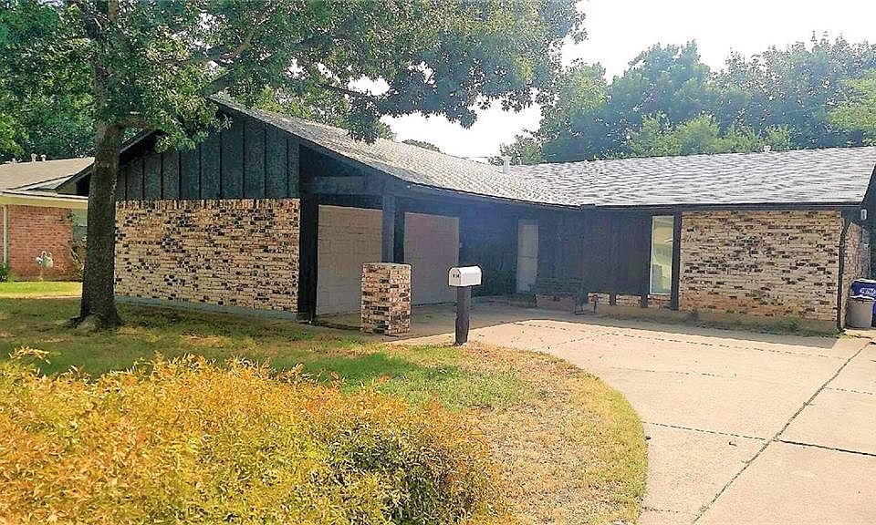 1st image of 1004 Fayette Dr