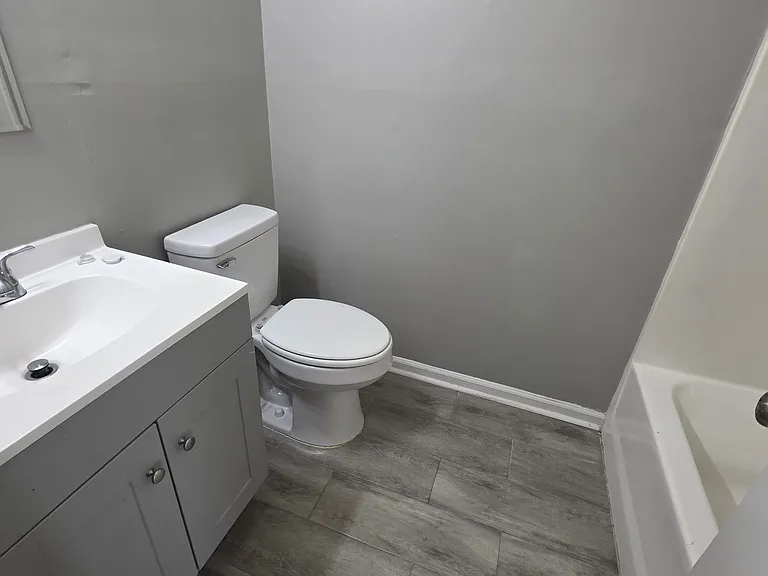 2504 Redvers Ave — Photo 14