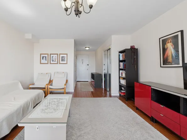 125-10 Queens Boulevard image 3 of 12