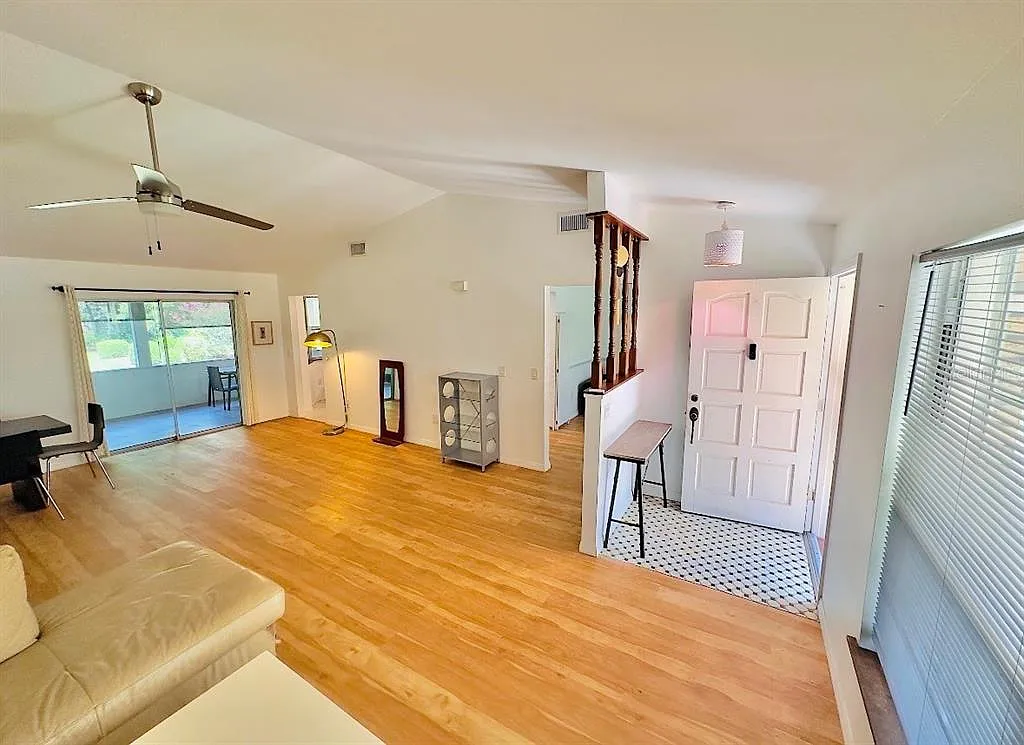 2 bed, 2.0 bath, 1329 sqft, $2,300 — Photo 4