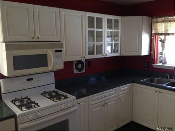 5th image of 17252 Arlington Ave