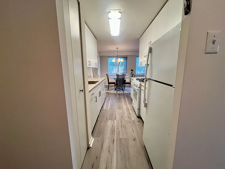 1637 Oakwood Dr #S113 — Photo 11