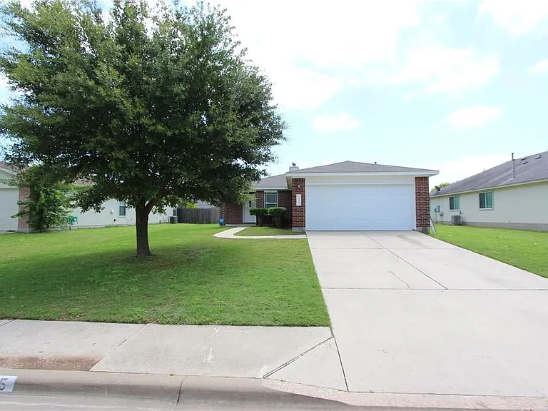 215 Jennifer Ln — Photo 16