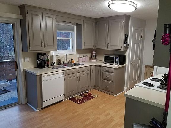 4th image of 3 Crestwood Dr #0